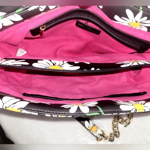 Betsey Johnson Quilted Puffed Daisy Print Bag. - Picture 6 of 10